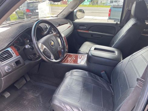 Used 2013 Chevrolet Suburban LTZ RWD image 14