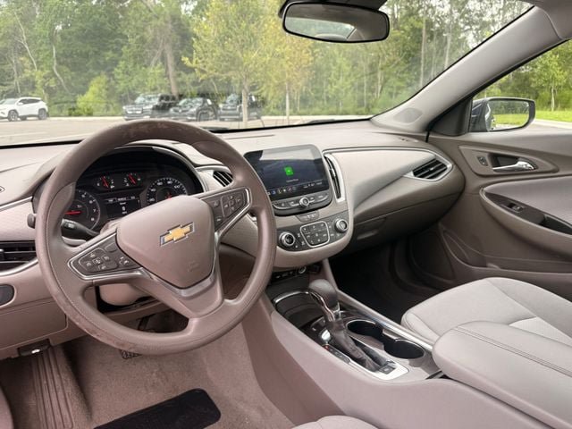 Used 2025 Chevrolet Malibu LT FWD image 12