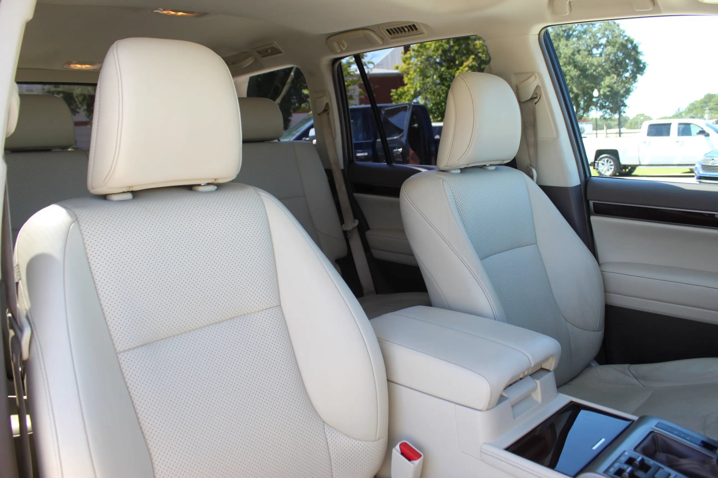 Used 2017 Lexus GX 460 Luxury w/ Preferred Accessory Package AWD/4WD image 32