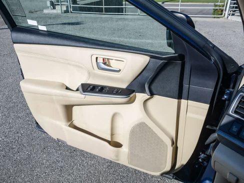 Used 2017 Toyota Camry XLE image 28