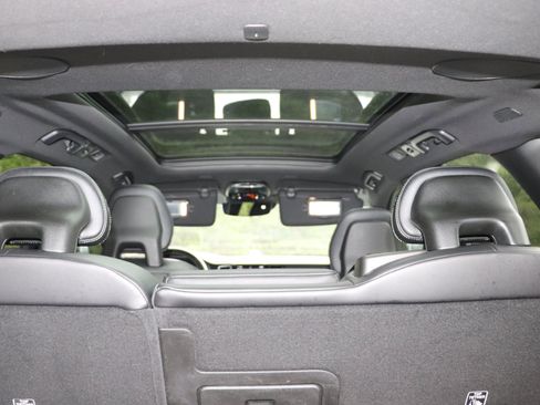 Used 2018 Volvo XC60 T8 R-Design w/ Convenience Package image 8