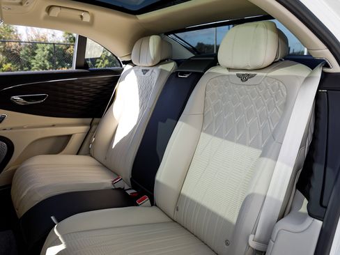 Used 2020 Bentley Flying Spur W12 image 18