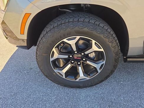 New 2026 GMC Yukon AT4 w/ AT4 Premium Plus Package image 7