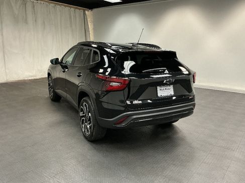 Certified 2024 Chevrolet Trax RS FWD image 3
