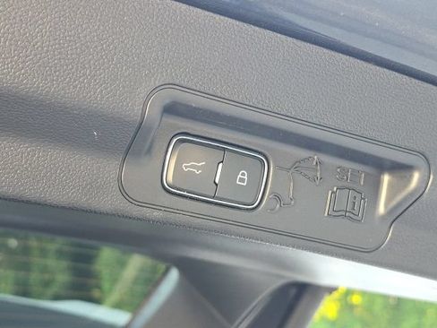 Used 2023 Ford Explorer XLT w/ Equipment Group 202A RWD image 15