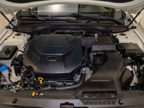 Used 2017 Kia Cadenza Technology image 21