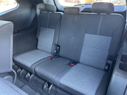 Used 2025 GMC Acadia Elevation image 11