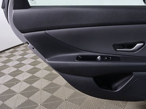 Certified 2025 Hyundai Elantra Limited image 25