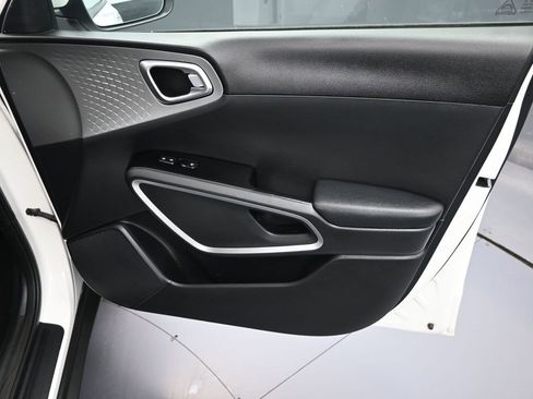 Used 2023 Kia Soul LX w/ LX Technology Package FWD image 33