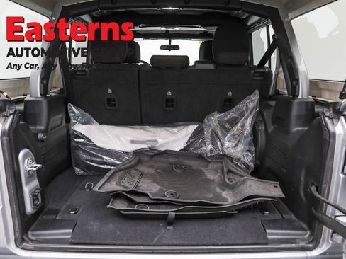 Used 2023 Jeep Wrangler Unlimited w/ Cold Weather Group image 9