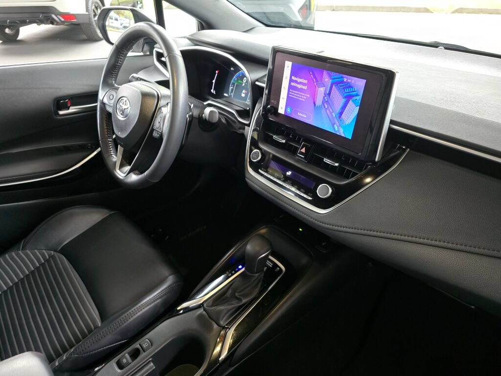 Used 2024 Toyota Corolla XSE FWD image 10