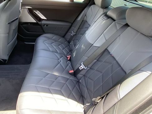 Used 2025 BMW 740i w/ Premium Package RWD image 17