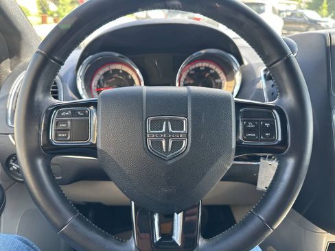 Used 2017 Dodge Grand Caravan SXT FWD image 19