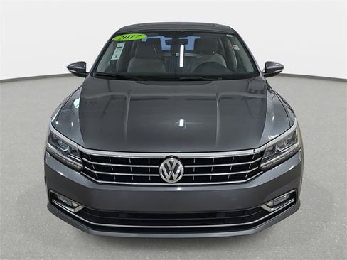 Used 2017 Volkswagen Passat 1.8T SE image 2