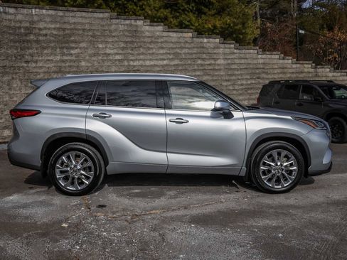 Used 2021 Toyota Highlander Limited image 4