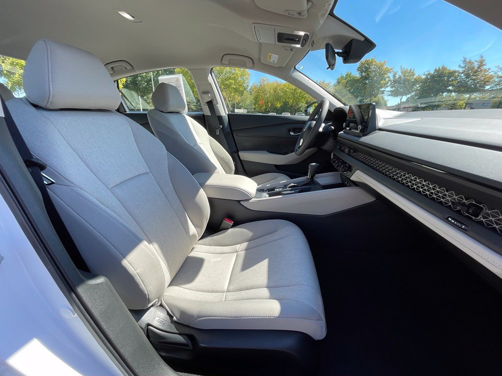 Certified 2025 Honda Accord LX image 32