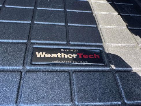 Used 2018 Jeep Cherokee Latitude Plus w/ Cold Weather Group AWD/4WD image 12