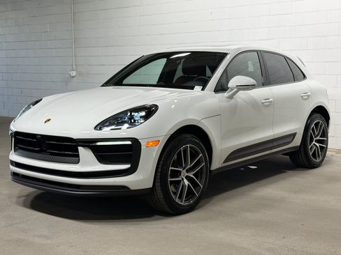 Certified 2026 Porsche Macan AWD/4WD image 1