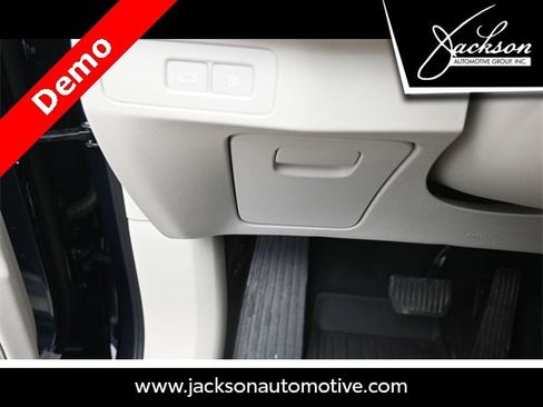 Certified 2024 Volvo XC90 T8 Plus w/ Protection Package Premier image 16