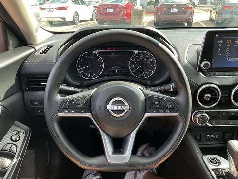 Used 2025 Nissan Sentra SV FWD image 25