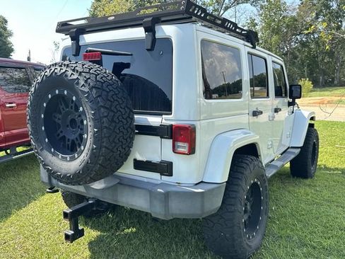 Used 2013 Jeep Wrangler Unlimited Sahara w/ Connectivity Group AWD/4WD image 9