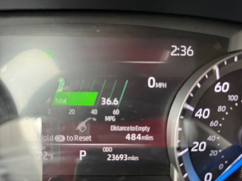 Used 2025 Toyota Highlander XLE AWD/4WD image 11