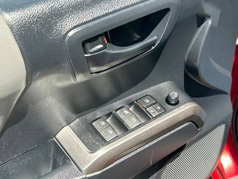 Used 2019 Toyota Tacoma SR5 AWD/4WD image 22