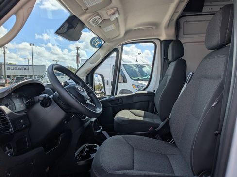 Used 2025 RAM ProMaster 2500 w/ Convenience Group image 17