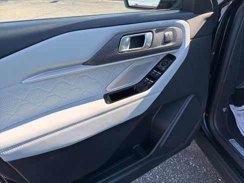 Used 2025 Ford Explorer Platinum w/ Ultimate Package image 14