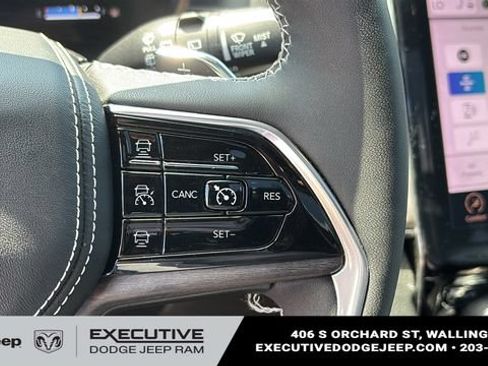 Used 2023 Jeep Grand Cherokee Overland w/ Luxury Tech Group IV AWD/4WD image 15