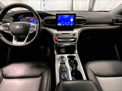 Used 2022 Ford Explorer XLT w/ Equipment Group 202A image 14