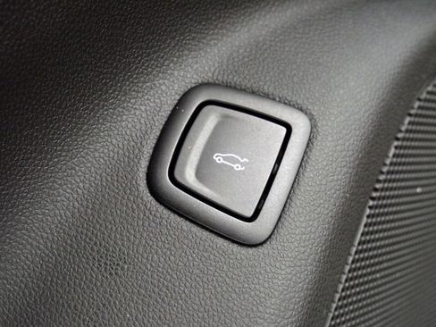 Used 2023 Cadillac CT5 V w/ Platinum Package AWD/4WD image 16