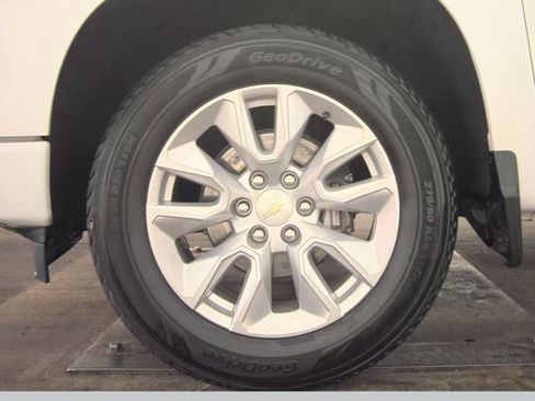 Used 2022 Chevrolet Silverado 1500 Custom image 8