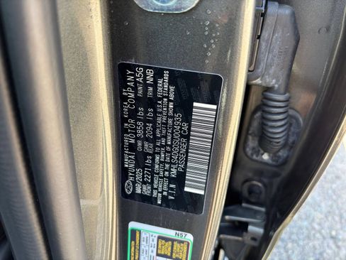 Used 2025 Hyundai Elantra SEL FWD image 30