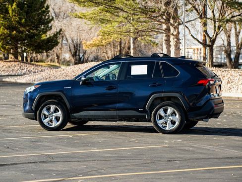 Used 2021 Toyota RAV4 XLE Premium image 7