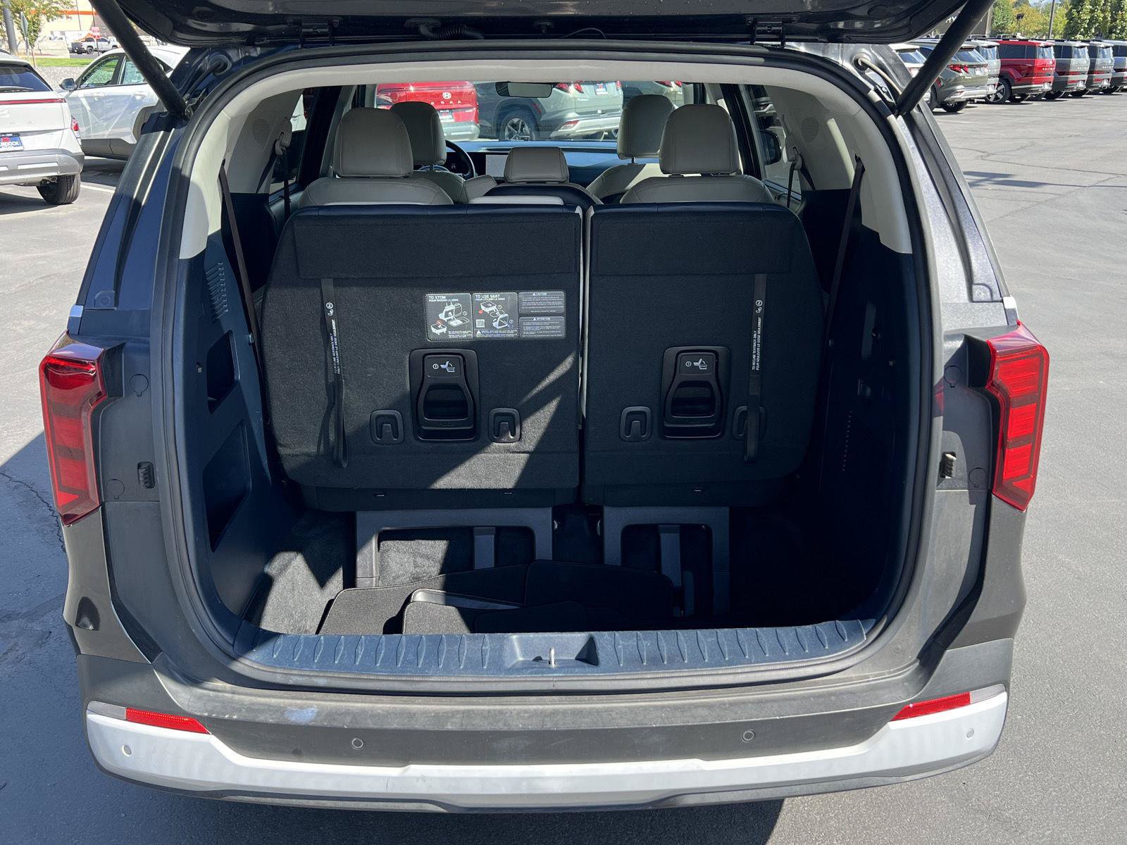 Used 2026 Kia Carnival EX FWD image 9