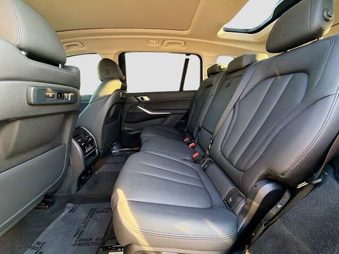 Used 2022 BMW X7 xDrive40i w/ Premium Package image 22