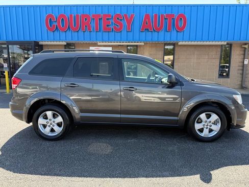 Used 2018 Dodge Journey SE w/ Connectivity Group FWD image 11