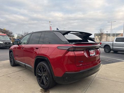 Used 2024 Jeep Wagoneer Launch Edition image 5