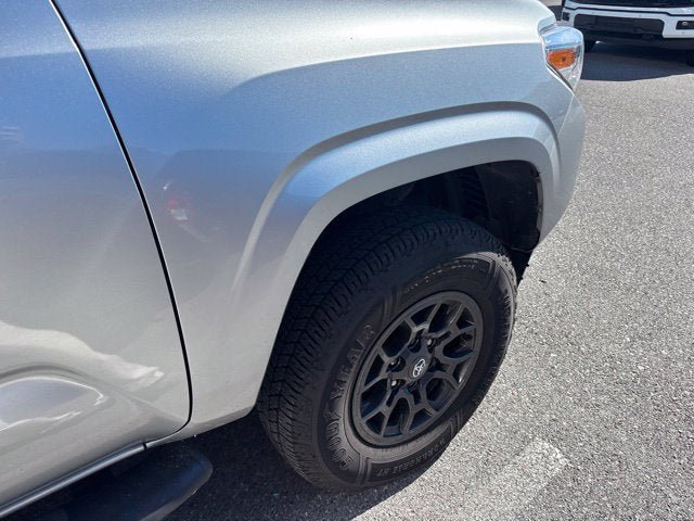 Used 2022 Toyota Tacoma SR AWD/4WD image 9