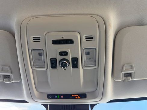 Used 2023 GMC Yukon Denali image 12