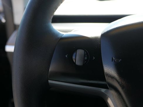 Used 2025 Tesla Model Y Long Range image 16