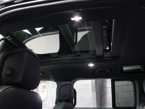 Used 2024 Land Rover Defender 110 X-Dynamic SE image 27