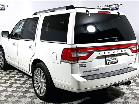 Used 2016 Lincoln Navigator Select image 8