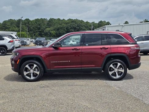 Used 2023 Jeep Grand Cherokee Limited w/ Luxury Tech Group II AWD/4WD image 14