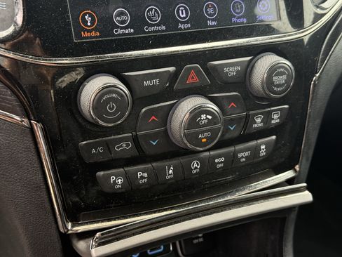 Used 2020 Jeep Grand Cherokee High Altitude AWD/4WD image 22