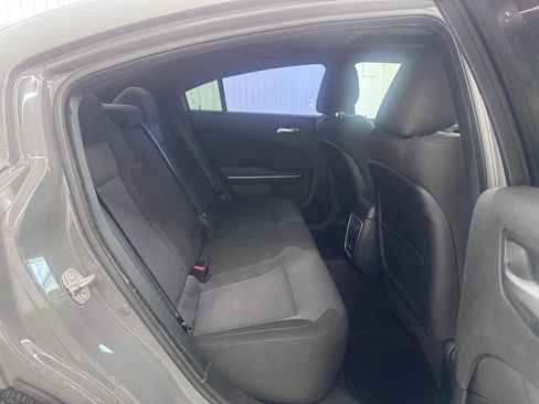 Used 2019 Dodge Charger SXT RWD image 11