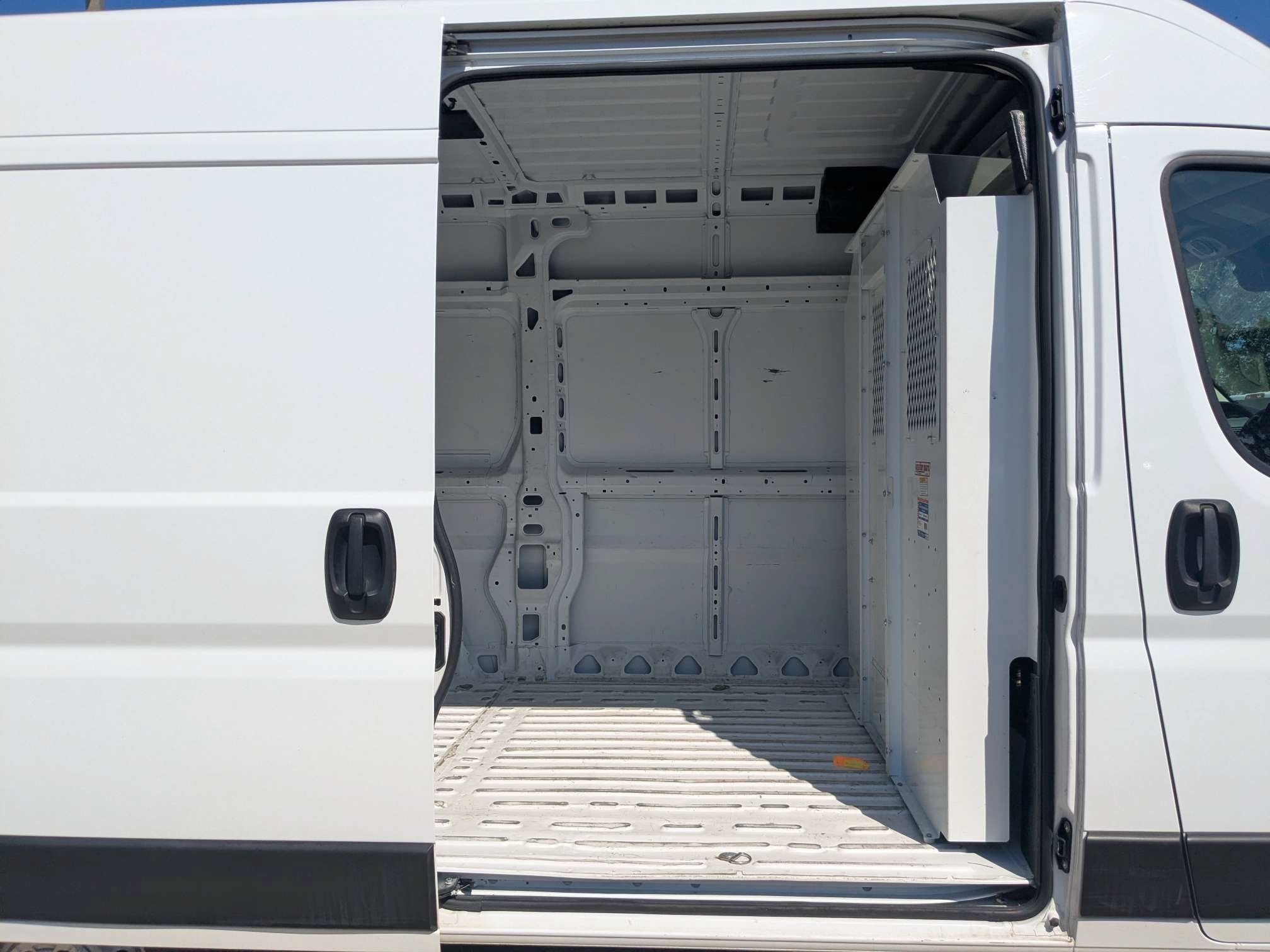 Used 2024 RAM ProMaster 2500 w/ Convenience Group FWD image 14
