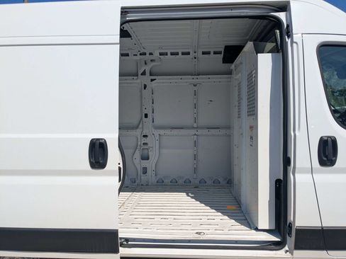 Used 2024 RAM ProMaster 2500 w/ Convenience Group FWD image 14