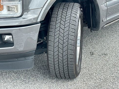 Used 2018 Ford F150 Platinum w/ Equipment Group 701A Luxury AWD/4WD image 25